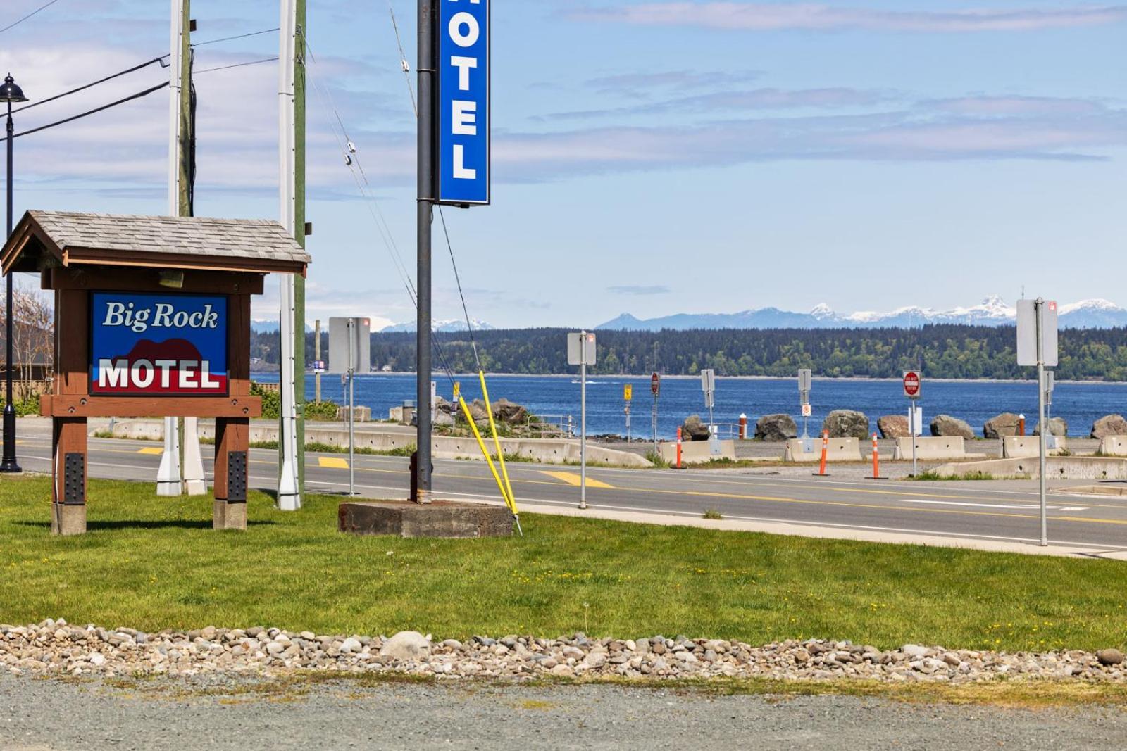 Big Rock Motel Campbell River Exterior photo