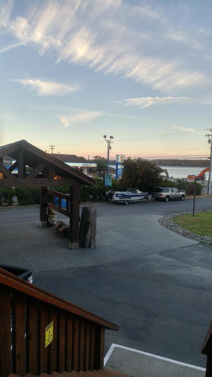 Big Rock Motel Campbell River Exterior photo